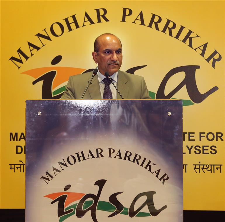 The Secretary (Defence Production), Shri Sanjeev Kumar addressing the Delhi Defence Dialogue organised by Manohar Parrikar Institute for Defence Studies and Analyses, in New Delhi on November 12, 2025