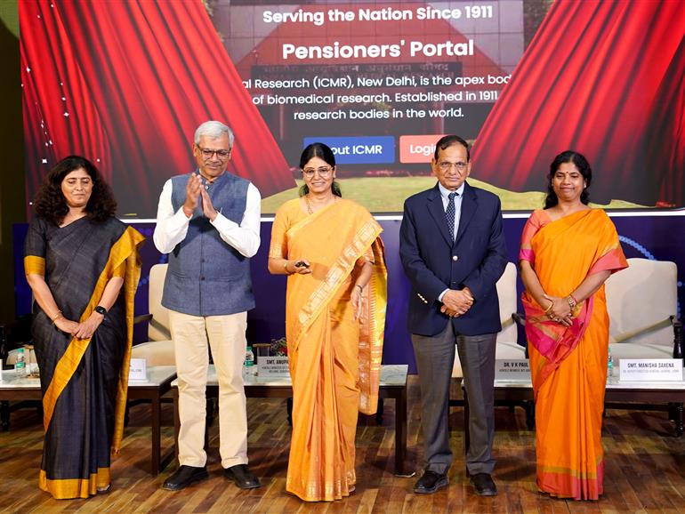 स्वास्थ्य एवं परिवार कल्याण तथा रसायन एवं उर्वरक राज्य मंत्री श्रीमती अनुप्रिया पटेल ने 13 नवंबर, 2025 को दिल्ली में आईसीएमआर - राष्ट्रीय मलेरिया अनुसंधान संस्थान (एनआईएमआर), द्वारका में डीएचआर-आईसीएमआर स्वास्थ्य अनुसंधान उत्कृष्टता शिखर सम्मेलन 2025 के दौरान पेंशनभोगी पोर्टल का शुभारंभ किया।