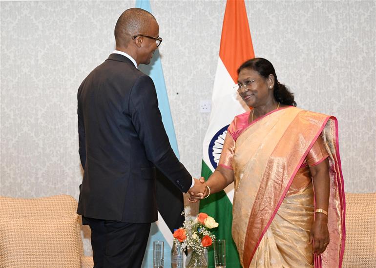 His Honor Ndaba Nkosinathi Gaolathe, the Vice President of Botswana called on the President of India, Smt Droupadi Murmu at Gaborone, in Botswana on November 13, 2025.