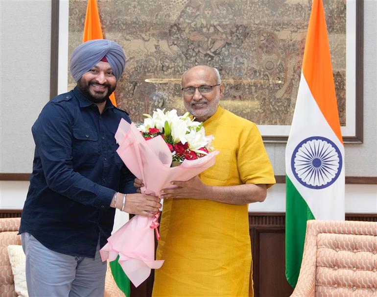 The Union Minister of State for Railways and Food Processing Industries, Shri Ravneet Singh Bittu called on the Vice President of India and Chairman of Rajya Sabha, Shri C. P. Radhakrishnan at the Vice-President’s Enclave, in New Delhi on November 13, 2025.