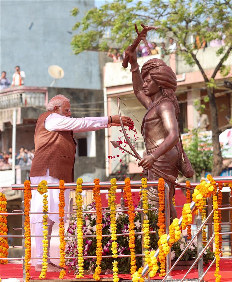 PM pays floral tribute to Bhagwan Birsa Munda on his 150th birth anniversary at Narmada, in Gujarat on November 15, 2025.