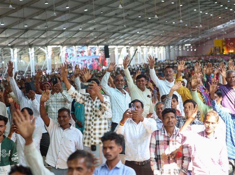 PM receives warm welcome by people during the inauguration and laying the foundation stone of development projects at Narmada, in Gujarat on November 15, 2025.