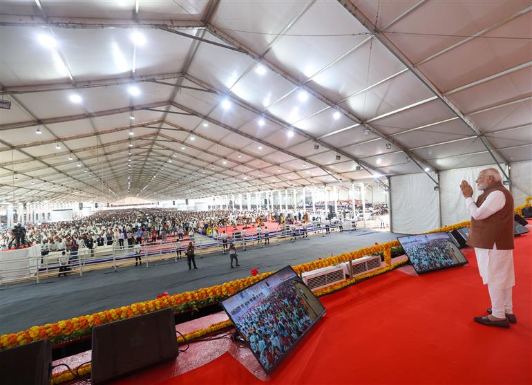 PM receives warm welcome by people during the inauguration and laying the foundation stone of development projects at Narmada, in Gujarat on November 15, 2025.