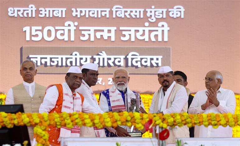 PM at the inauguration and laying the foundation stone of development projects at Narmada, in Gujarat on November 15, 2025.