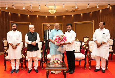 The Vice-President Shri C. P. Radhakrishnan arrived on his maiden visit to Telangana and was accorded a warm welcome by the Governor of Telangana, Shri Jishnu Dev Varma, the Chief Minister of Telangana, Shri A. Revanth Reddy, the Union Minister for Coal & Mines, Shri G. Kishan Reddy, Chairperson of the Telangana Legislative Council, Shri Gutha Sukender Reddy and other dignitaries at the Raj Bhavan, in Hyderabad on November 16, 2025.