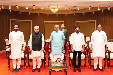 The Vice-President Shri C. P. Radhakrishnan arrived on his maiden visit to Telangana and was accorded a warm welcome by the Governor of Telangana, Shri Jishnu Dev Varma, the Chief Minister of Telangana, Shri A. Revanth Reddy, the Union Minister for Coal & Mines, Shri G. Kishan Reddy, Chairperson of the Telangana Legislative Council, Shri Gutha Sukender Reddy and other dignitaries at the Raj Bhavan, in Hyderabad on November 16, 2025.
