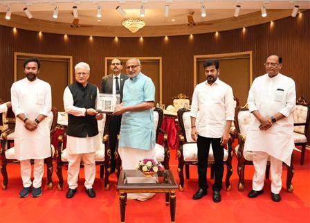 The Vice-President Shri C. P. Radhakrishnan arrived on his maiden visit to Telangana and was accorded a warm welcome by the Governor of Telangana, Shri Jishnu Dev Varma, the Chief Minister of Telangana, Shri A. Revanth Reddy, the Union Minister for Coal & Mines, Shri G. Kishan Reddy, Chairperson of the Telangana Legislative Council, Shri Gutha Sukender Reddy and other dignitaries at the Raj Bhavan, in Hyderabad on November 16, 2025.