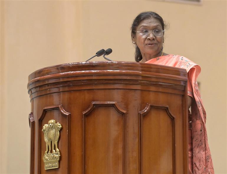 The President of India, Smt. Droupadi Murmu addressing at the distribution ceremony of 6th National Water Awards & Jal Sanchay Jan Bhagidiri (JSJB) Awards held at Vigyan Bhawan, in New Delhi on November 18, 2025.
