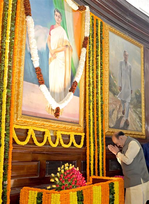 The Speaker of Lok Sabha, Shri Om Birla paying floral tribute to former Prime Minister Smt. Indira Gandhi on her birth anniversary at Parliament House, in New Delhi on November 19, 2025.