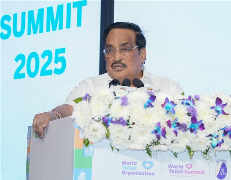 केंद्रीय जल शक्ति मंत्री श्री सी. आर. पाटिल 19 नवंबर, 2025 को नई दिल्ली में आयोजित वर्ल्ड टॉयलेट समिट- 2025 के उद्घाटन समारोह को संबोधित करते हुए।