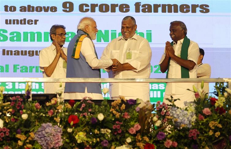 प्रधानमंत्री श्री नरेन्द्र मोदी 19 नवंबर, 2025 को तमिलनाडु के कोयंबटूर में दक्षिण भारत प्राकृतिक खेती शिखर सम्मेलन 2025 के उद्घाटन के अवसर पर उपस्थित हैं।