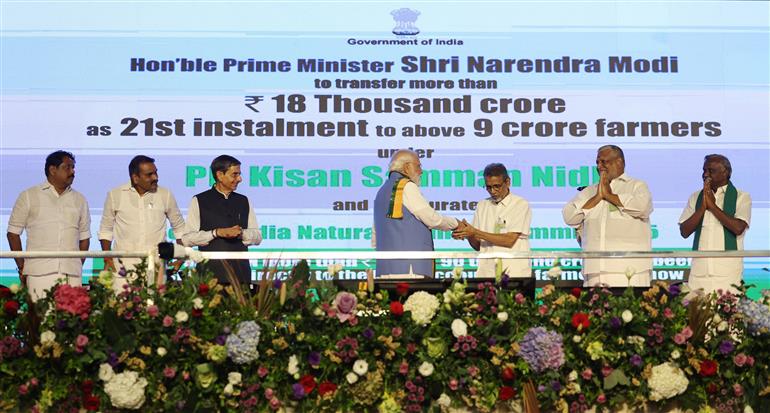 प्रधानमंत्री श्री नरेन्द्र मोदी 19 नवंबर, 2025 को तमिलनाडु के कोयंबटूर में दक्षिण भारत प्राकृतिक खेती शिखर सम्मेलन 2025 के उद्घाटन के अवसर पर उपस्थित हैं।