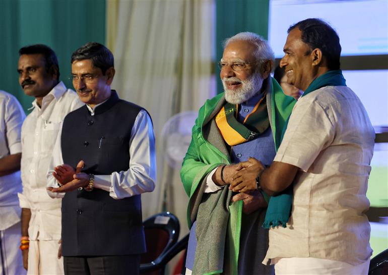 प्रधानमंत्री श्री नरेन्द्र मोदी 19 नवंबर, 2025 को तमिलनाडु के कोयंबटूर में दक्षिण भारत प्राकृतिक खेती शिखर सम्मेलन 2025 के उद्घाटन के अवसर पर उपस्थित हैं।