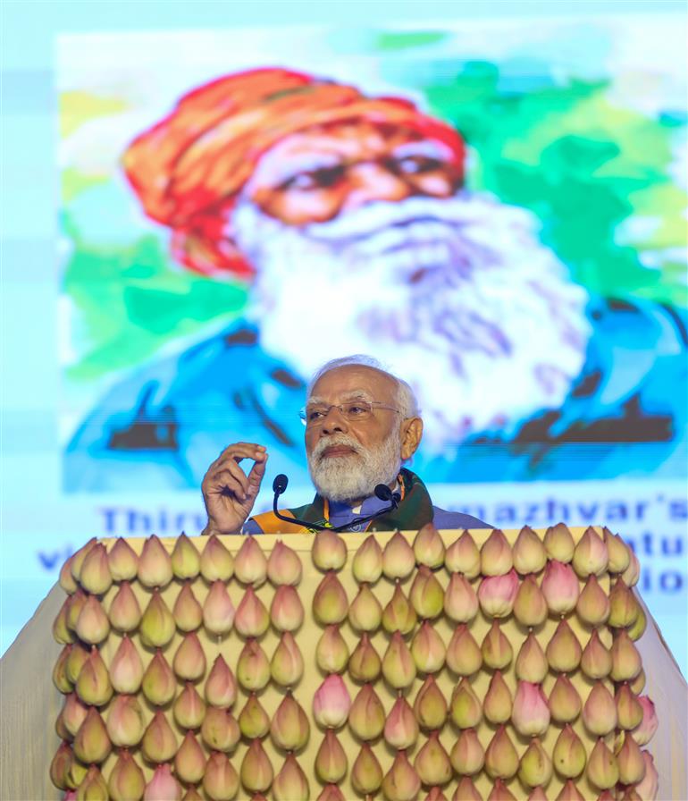 प्रधानमंत्री श्री नरेन्द्र मोदी 19 नवंबर, 2025 को तमिलनाडु के कोयंबटूर में दक्षिण भारत प्राकृतिक खेती शिखर सम्मेलन 2025 के उद्घाटन के अवसर पर संबोधित करते हुए।