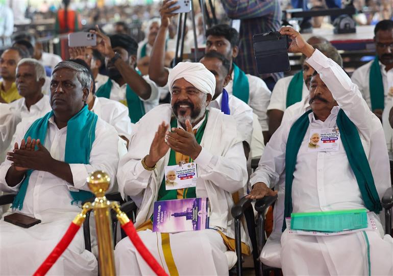 19 नवंबर, 2025 को तमिलनाडु के कोयंबटूर में दक्षिण भारत प्राकृतिक खेती शिखर सम्मेलन 2025 के उद्घाटन के अवसर पर उपस्थित लोग। इस अवसर पर प्रधानमंत्री श्री नरेन्द्र मोदी संबोधित करते हुए।