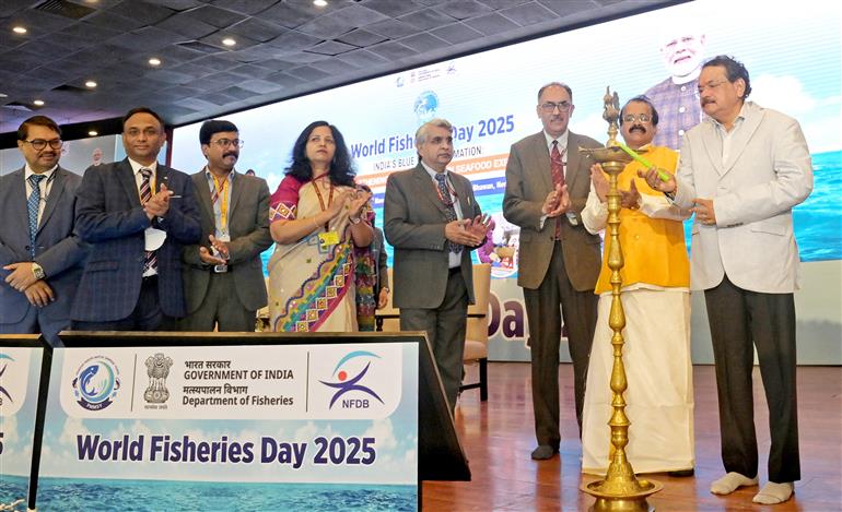 The Minister of State for Fisheries, Animal Husbandry & Dairying and Panchayati Raj, Prof. S.P. Singh Baghel lighting the lamp at the inauguration of World Fisheries Day 2025 in presence of the Minister of State for Minority Affairs and Fisheries, Animal Husbandry & Dairying, Shri George Kurian, in New Delhi on November 21, 2025.