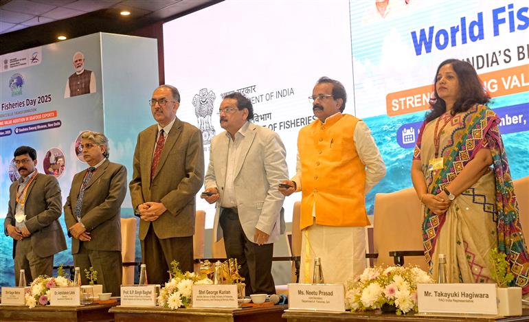 The Minister of State for Fisheries, Animal Husbandry & Dairying and Panchayati Raj, Prof. S.P. Singh Baghel and the Minister of State for Minority Affairs and Fisheries, Animal Husbandry & Dairying, Shri George Kurian inaugurate World Fisheries Day 2025, in New Delhi on November 21, 2025.