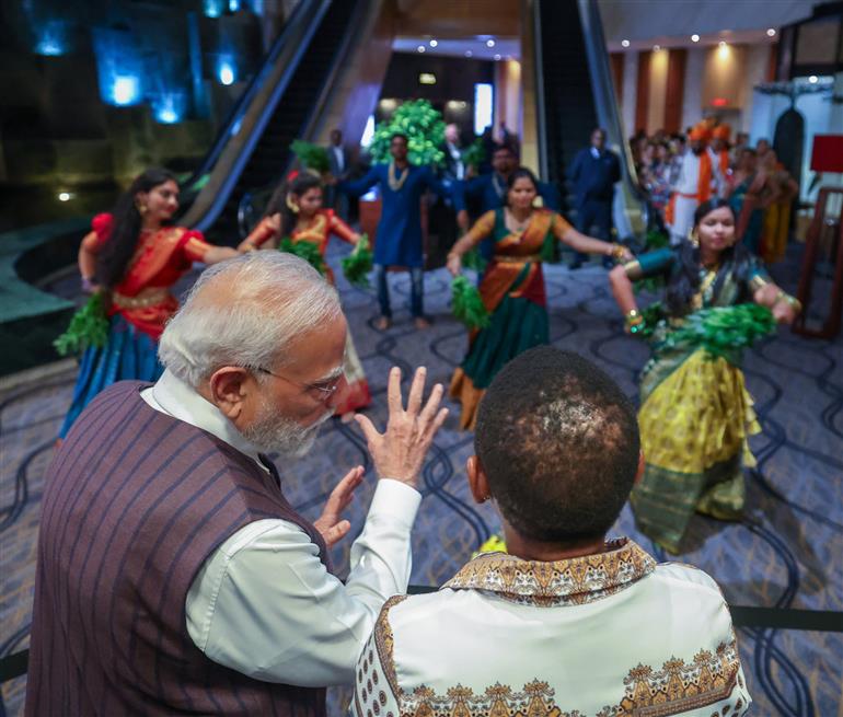 प्रधानमंत्री श्री नरेन्द्र मोदी का 21 नवंबर, 2025 को दक्षिण अफ्रीका के जोहान्सबर्ग स्थित होटल में भारतीय समुदाय ने उत्साह के साथ स्वागत किया।