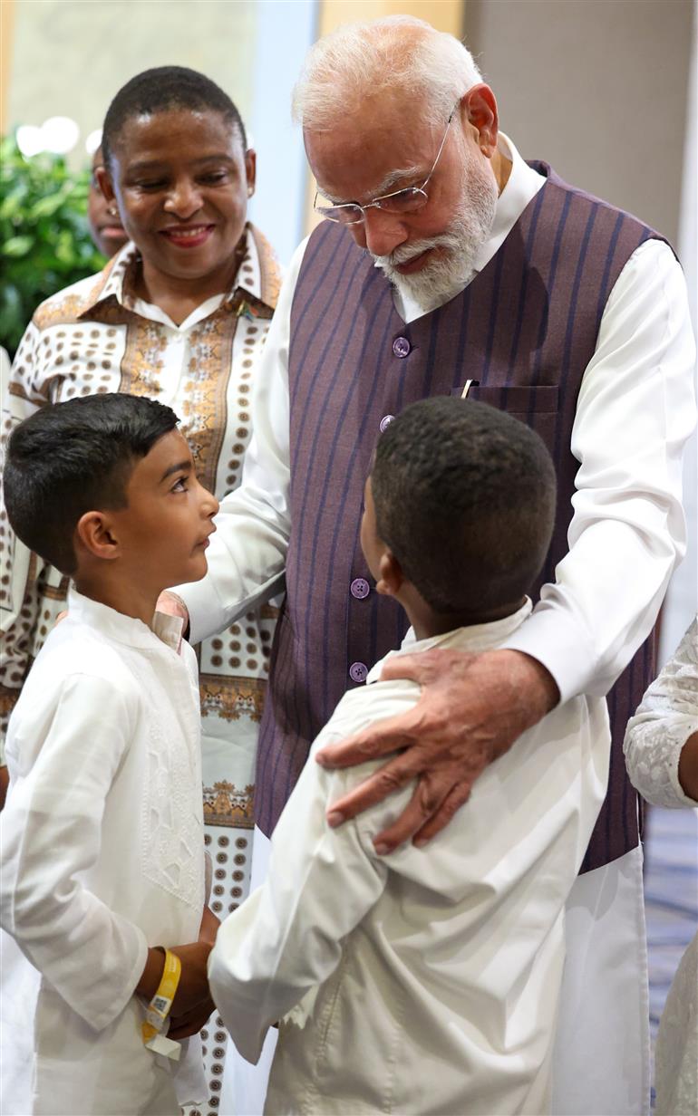 प्रधानमंत्री श्री नरेन्द्र मोदी का 21 नवंबर, 2025 को दक्षिण अफ्रीका के जोहान्सबर्ग स्थित होटल में भारतीय समुदाय ने उत्साह के साथ स्वागत किया।