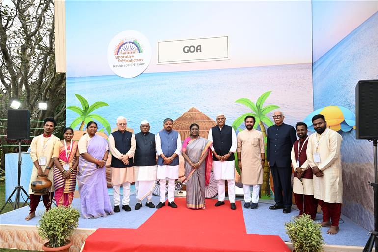 The President of India, Smt Droupadi Murmu at the inauguration of the 2nd edition of Bharatiya Kala Mahotsav at Rashtrapati Nilayam, Secunderabad, in Telangana on November 21, 2025.
