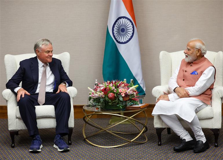 PM meets the Naspers Group Chairman, Mr. Koos Bekker and the CEO  of Prosus and Naspers, Mr. Fabricio Bloisi on the sidelines of the 20th G20 Leaders’ Summit in Johannesburg, South Africa on November 21, 2025.