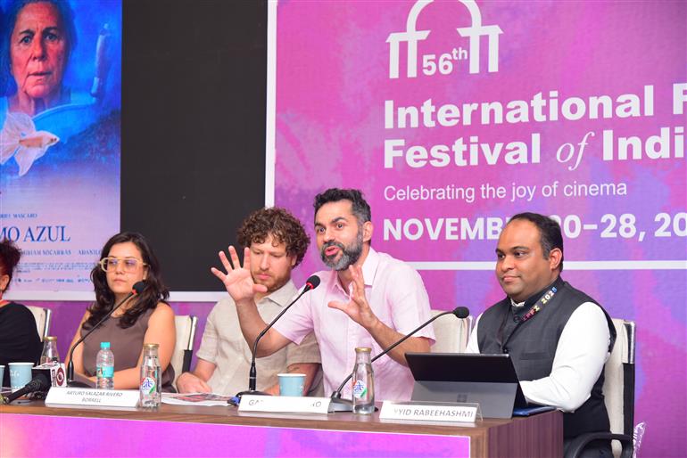 21 नवंबर, 2025 को गोवा में 56वें भारतीय अंतर्राष्ट्रीय फिल्म महोत्सव में प्रेस कॉन्फ्रेंस में फिल्म 'द ब्लू ट्रेल' के सदस्यों की झलकियां।
