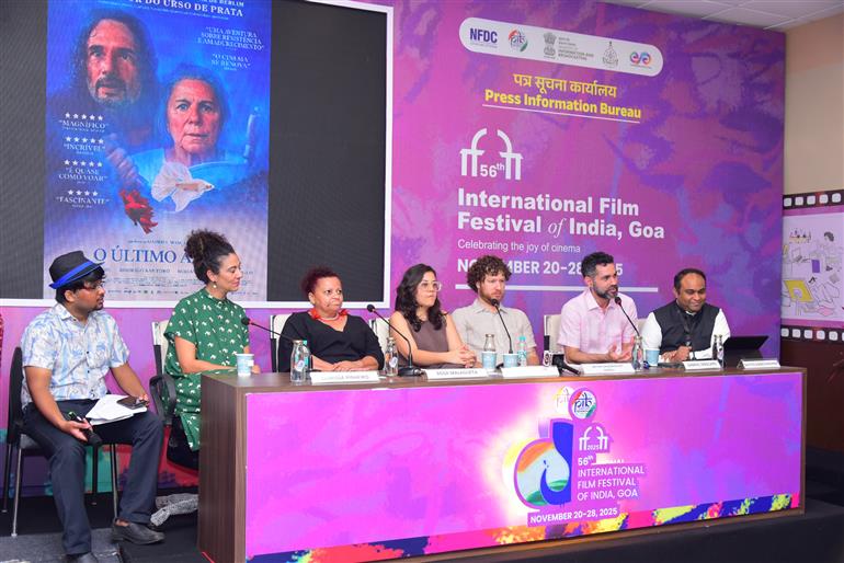 21 नवंबर, 2025 को गोवा में 56वें भारतीय अंतर्राष्ट्रीय फिल्म महोत्सव में प्रेस कॉन्फ्रेंस में फिल्म 'द ब्लू ट्रेल' के सदस्यों की झलकियां।