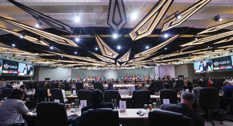 प्रधानमंत्री श्री नरेन्द्र मोदी 22 नवंबर, 2025 को दक्षिण अफ्रीका के जोहान्सबर्ग में जी-20 लीडर्स  समिट के पहले सत्र को संबोधित करते हुए।