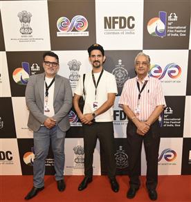 23 नवंबर, 2025 को गोवा में 56वें ​​भारतीय अंतर्राष्ट्रीय फिल्म महोत्सव में रेड कार्पेट पर फिल्म “सॉन्ग्स ऑफ एडम” के प्रोड्यूसर  माजिद रशीद और पोस्ट-प्रोडक्शन को-प्रोड्यूसर ओसामा रशीद।