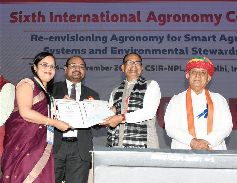 The Union Minister of Agriculture & Farmers Welfare and Rural Development, Shri Shivraj Singh Chouhan at the inaugural Ceremony of the Sixth International Agronomy Congress at CSIR-NPL, in New Delhi on November 24, 2025. The Minister of State for Agriculture and Farmers Welfare, Shri Bhagirath Choudhary is also present.