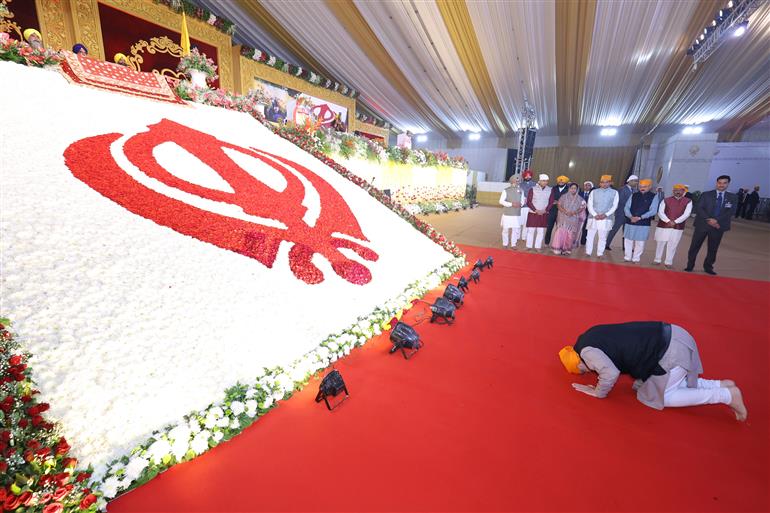 The Union Minister for Home Affairs and Cooperation, Shri Amit Shah pays his respects and bows in reverence of sacrifice to Guru Tegh Bahadur Sahib Ji, in New Delhi on November 25, 2025.