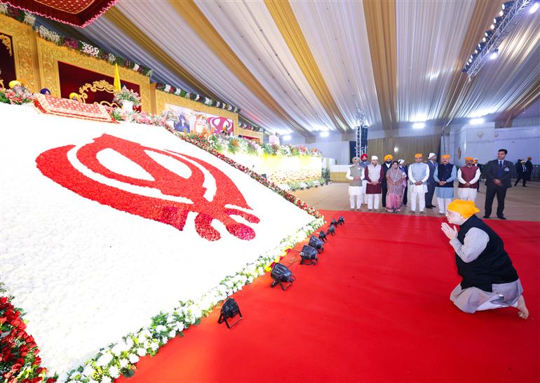 The Union Minister for Home Affairs and Cooperation, Shri Amit Shah pays his respects and bows in reverence of sacrifice to Guru Tegh Bahadur Sahib Ji, in New Delhi on November 25, 2025.