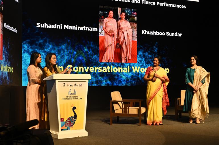 56वें ​ भारतीय अंतर्राष्ट्रीय फिल्म महोत्सव (इफ्फी) के दौरान 21 नवंबर, 2025 को गोवा में मास्टरक्लास और इन-कन्वर्सेशन सेशन के तहत द ल्यूमिनरी आइकॉन्स - क्रिएटिव बॉन्ड्स और फियर्स पैनल डिस्कशन हुआ।