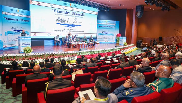 केंद्रीय रक्षा मंत्री श्री राजनाथ सिंह 25 नवंबर, 2025 को नई दिल्ली में ‘समुद्र उत्कर्ष’ सेमिनार को संबोधित करते हुए।
