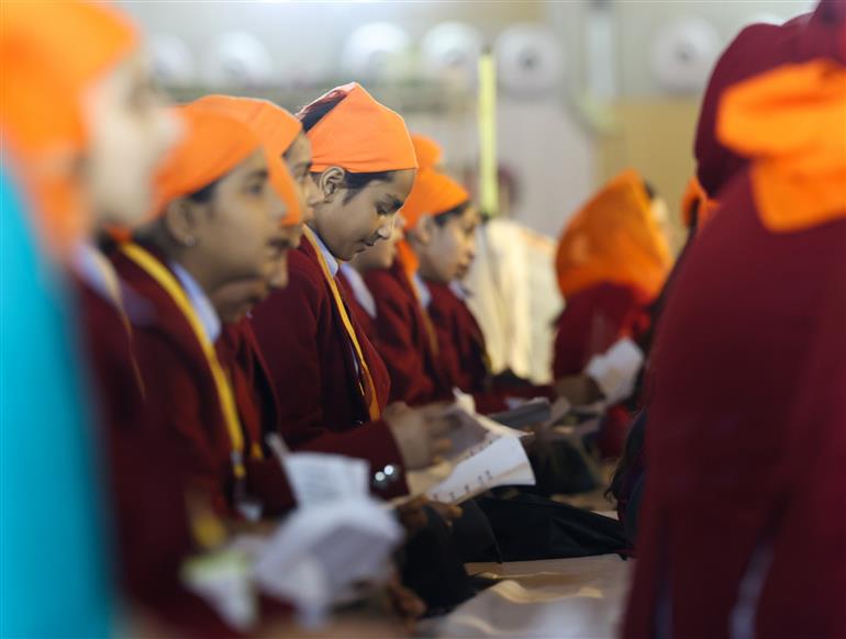 25 नवंबर, 2025 को हरियाणा के कुरुक्षेत्र में श्री गुरु तेग बहादुर जी के 350वें शहीदी दिवस पर उपस्थित लोग। इस अवसर पर प्रधानमंत्री श्री नरेन्द्र मोदी संबोधित करते हुए।