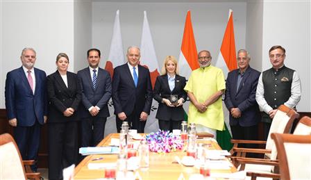 उप-राष्ट्रपति और राज्य सभा के चेयरमैन श्री सी. पी. राधाकृष्णन ने 25 नवंबर, 2025 को नई दिल्ली में संसद भवन में साइप्रस के एक संसदीय प्रतिनिधिमंडल के साथ बैठक की, जिसका नेतृत्व साइप्रस के हाउस ऑफ़ रिप्रेजेंटेटिव्स की प्रेसिडेंट माननीय सुश्री अनीता डेमेट्रियू ने किया।