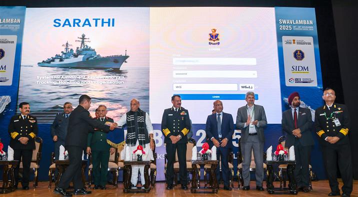 केंद्रीय रक्षा मंत्री श्री राजनाथ सिंह 25 नवंबर, 2025 को नई दिल्ली में भारतीय नौसेना के स्वावलंबन सेमिनार के चौथे संस्करण में भाग लेते हुए।
