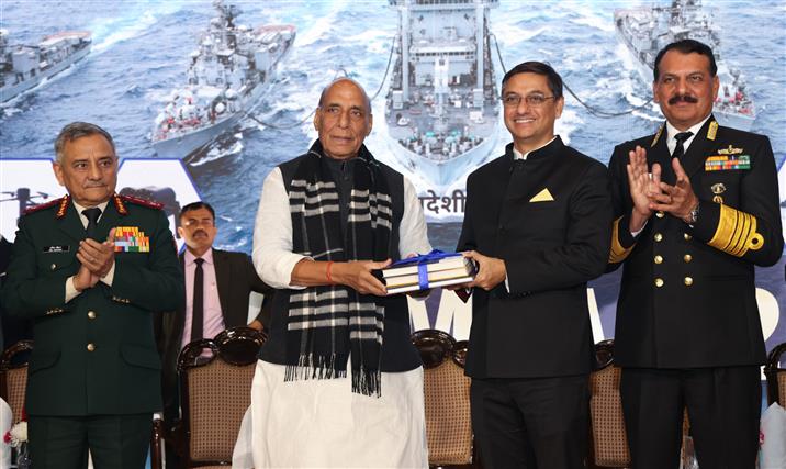 केंद्रीय रक्षा मंत्री श्री राजनाथ सिंह 25 नवंबर, 2025 को नई दिल्ली में भारतीय नौसेना के स्वावलंबन सेमिनार के चौथे संस्करण में भाग लेते हुए।