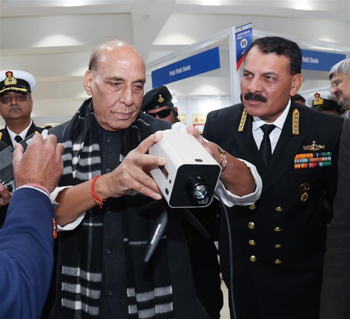 केंद्रीय रक्षा मंत्री श्री राजनाथ सिंह 25 नवंबर, 2025 को नई दिल्ली में भारतीय नौसेना के स्वावलंबन सेमिनार के चौथे संस्करण में भाग लेते हुए।