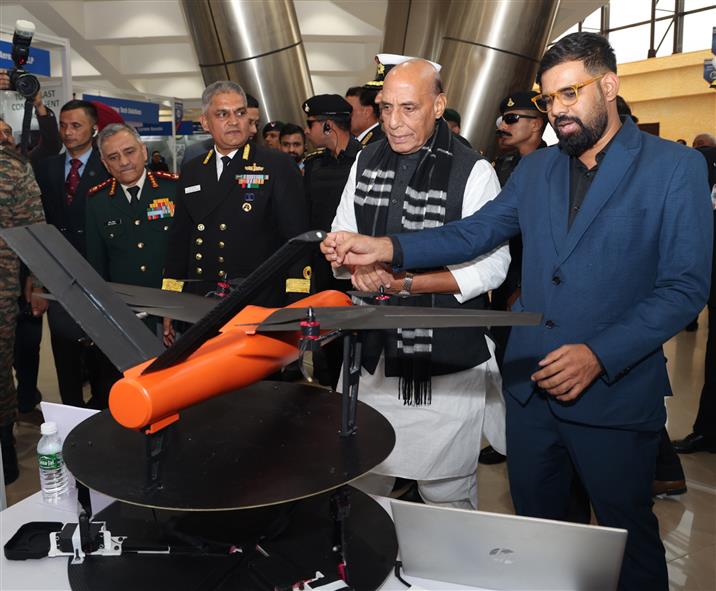 केंद्रीय रक्षा मंत्री श्री राजनाथ सिंह 25 नवंबर, 2025 को नई दिल्ली में भारतीय नौसेना के स्वावलंबन सेमिनार के चौथे संस्करण में भाग लेते हुए।