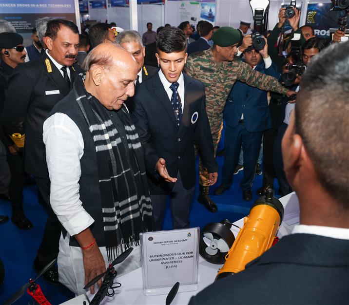 केंद्रीय रक्षा मंत्री श्री राजनाथ सिंह 25 नवंबर, 2025 को नई दिल्ली में भारतीय नौसेना के स्वावलंबन सेमिनार के चौथे संस्करण में भाग लेते हुए।