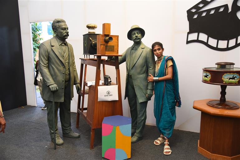 22 नवंबर, 2025 को गोवा में 56वें भारतीय अंतर्राष्ट्रीय फिल्म महोत्सव के दौरान भारतीय   सिनेमा के राष्ट्रीय संग्रहालय– एनएफडीसी की झलकियां।