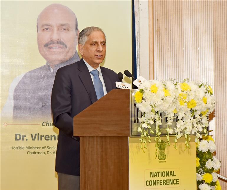 सामाजिक न्याय एवं अधिकारिता विभाग के सचिव श्री अमित यादव 26 नवंबर, 2025 को नई दिल्ली में संविधान दिवस पर एक राष्ट्रीय सम्मेलन को संबोधित करते हुए।