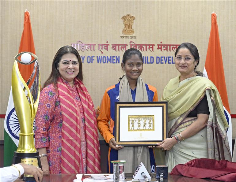 The Union Minister of Women & Child Development, Smt. Annpurna Devi felicitates Indian Women’s Cricket Team for the Blind at Shastri Bhawan, in New Delhi on November 26, 2025.