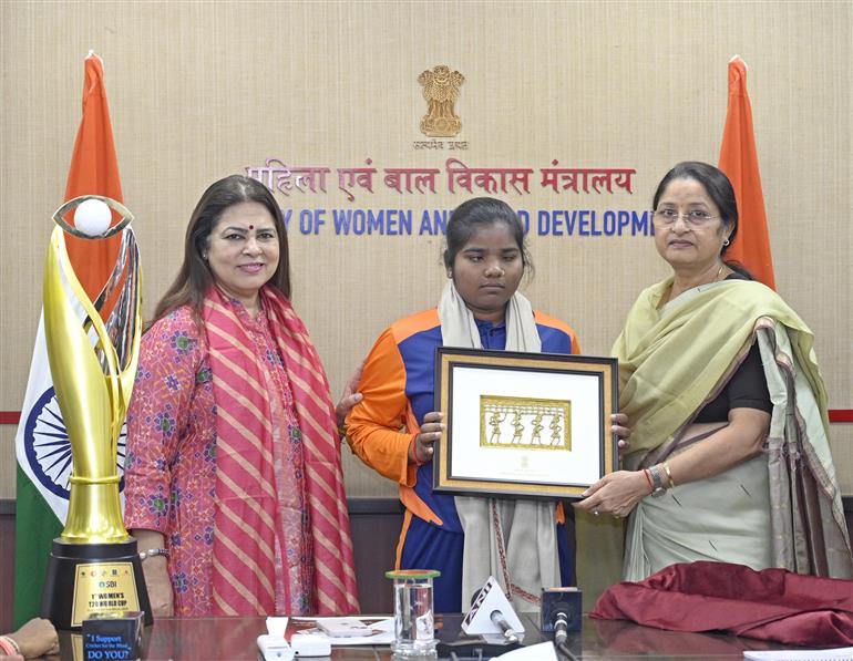 The Union Minister of Women & Child Development, Smt. Annpurna Devi felicitates Indian Women’s Cricket Team for the Blind at Shastri Bhawan, in New Delhi on November 26, 2025.