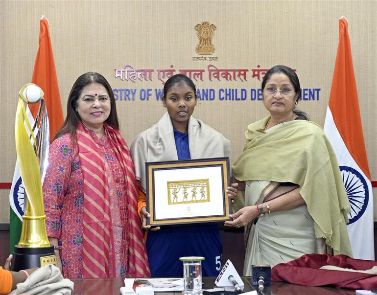 The Union Minister of Women & Child Development, Smt. Annpurna Devi felicitates Indian Women’s Cricket Team for the Blind at Shastri Bhawan, in New Delhi on November 26, 2025.