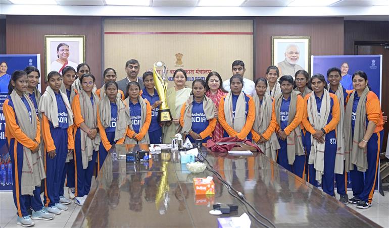 The Union Minister of Women & Child Development, Smt. Annpurna Devi in a group photograph with Indian Women’s Cricket Team for the Blind players at Shastri Bhawan, in New Delhi on November 26, 2025.