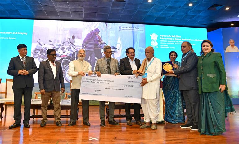 The Minister of State for Fisheries, Animal Husbandry & Dairying and Panchayati Raj, Prof. S.P. Singh Baghel attends the celebrations of ‘National Milk Day 2025’ along with the Minister of State for Minority Affairs and Fisheries, Animal Husbandry & Dairying, Shri George Kurian held at Sushma Swaraj Bhawan, in New Delhi on November 26, 2025.