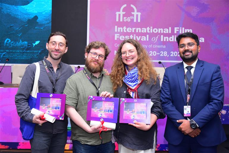 22 नवंबर, 2025 को गोवा में 56वें भारतीय अंतर्राष्ट्रीय फिल्म महोत्सव के दौरान पीआईबी मीडिया सेंटर में प्रेस कॉन्फ्रेंस में फिल्म 'पेस्काडोर' और 'फ्लड' की टीम।