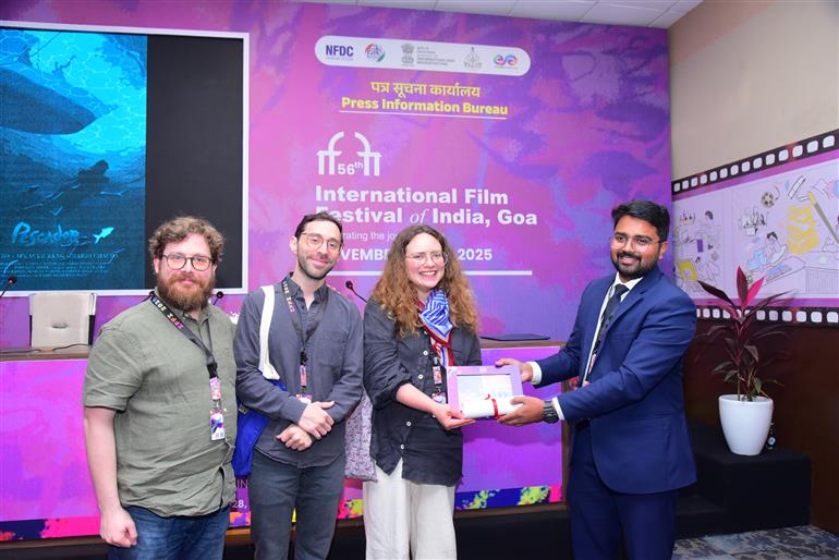 22 नवंबर, 2025 को गोवा में 56वें भारतीय अंतर्राष्ट्रीय फिल्म महोत्सव के दौरान पीआईबी मीडिया सेंटर में प्रेस कॉन्फ्रेंस में फिल्म 'पेस्काडोर' और 'फ्लड' की टीम।